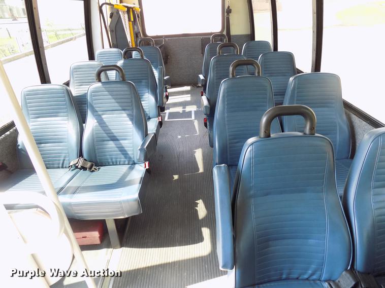 image for item DB9521 2009 Ford Econoline E450 shuttle bus