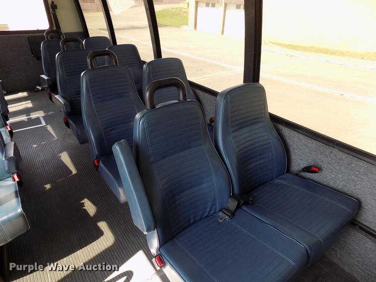 image for item DB9521 2009 Ford Econoline E450 shuttle bus