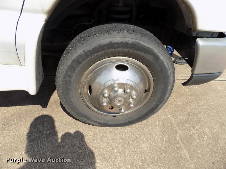 image for item DB9521 2009 Ford Econoline E450 shuttle bus