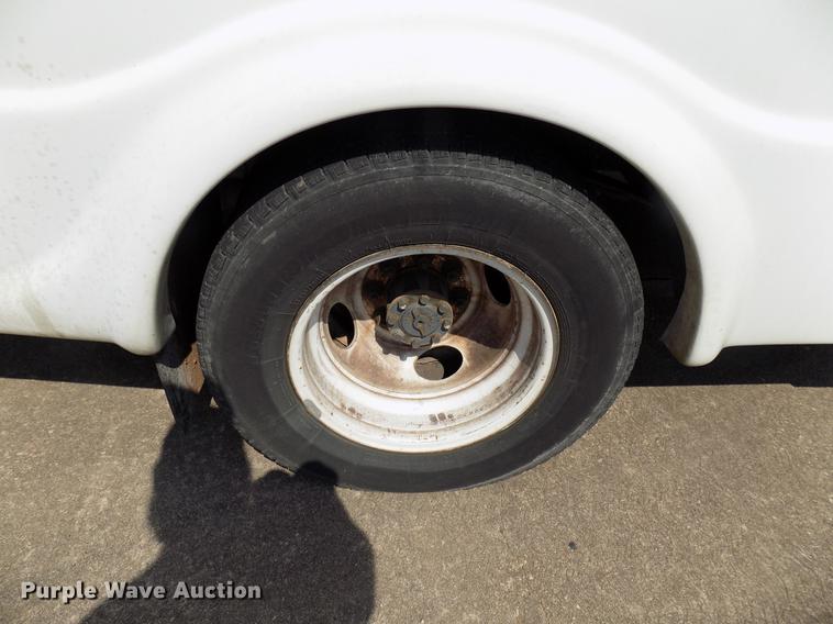 image for item DB9521 2009 Ford Econoline E450 shuttle bus