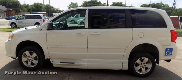 image for item DB9524 2013 Dodge Grand Caravan van