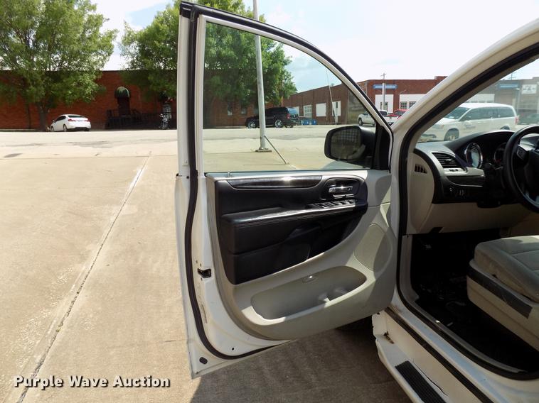 image for item DB9524 2013 Dodge Grand Caravan van