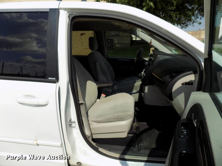 image for item DB9524 2013 Dodge Grand Caravan van