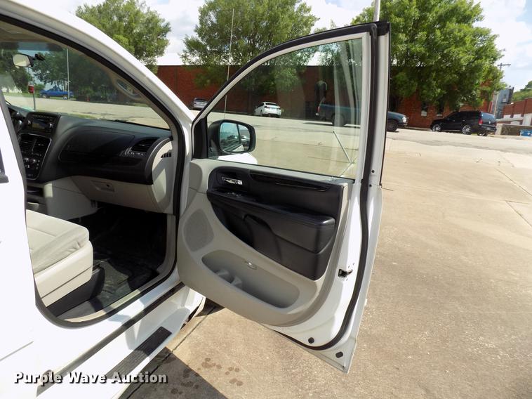 image for item DB9524 2013 Dodge Grand Caravan van