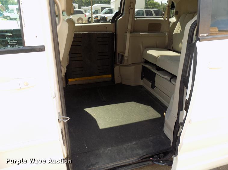 image for item DB9524 2013 Dodge Grand Caravan van