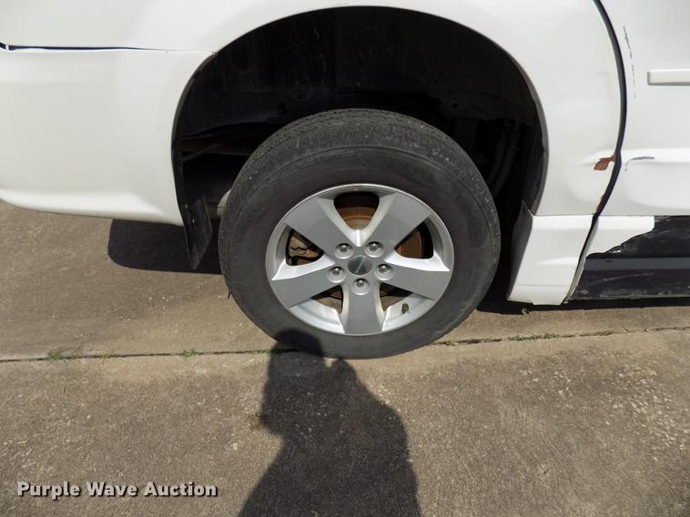 image for item DB9524 2013 Dodge Grand Caravan van