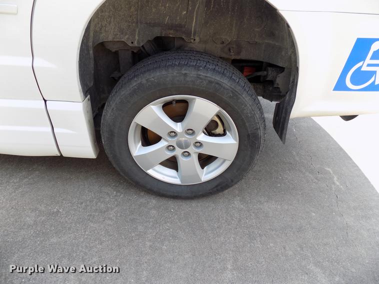 image for item DB9524 2013 Dodge Grand Caravan van