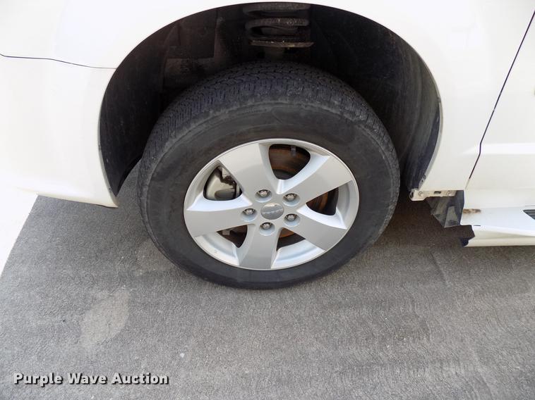 image for item DB9524 2013 Dodge Grand Caravan van