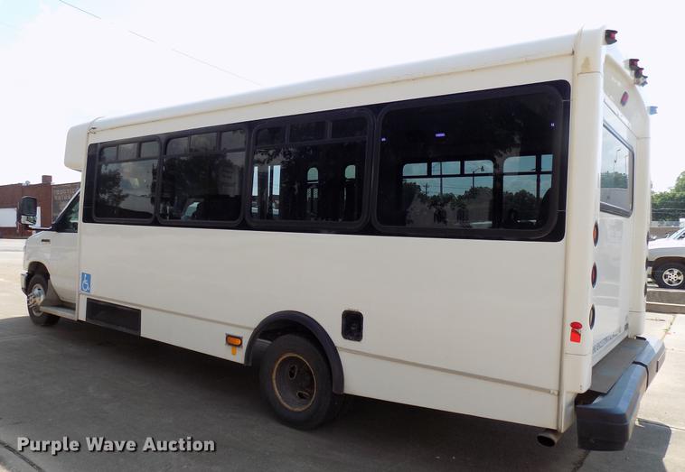image for item DB9526 2012 Ford Econoline E450 shuttle bus