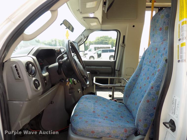 image for item DB9526 2012 Ford Econoline E450 shuttle bus