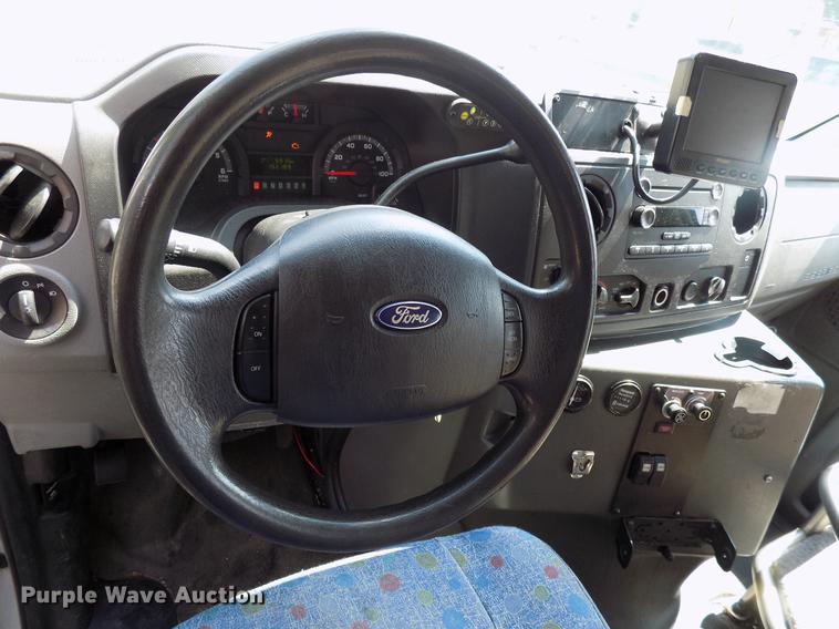image for item DB9526 2012 Ford Econoline E450 shuttle bus