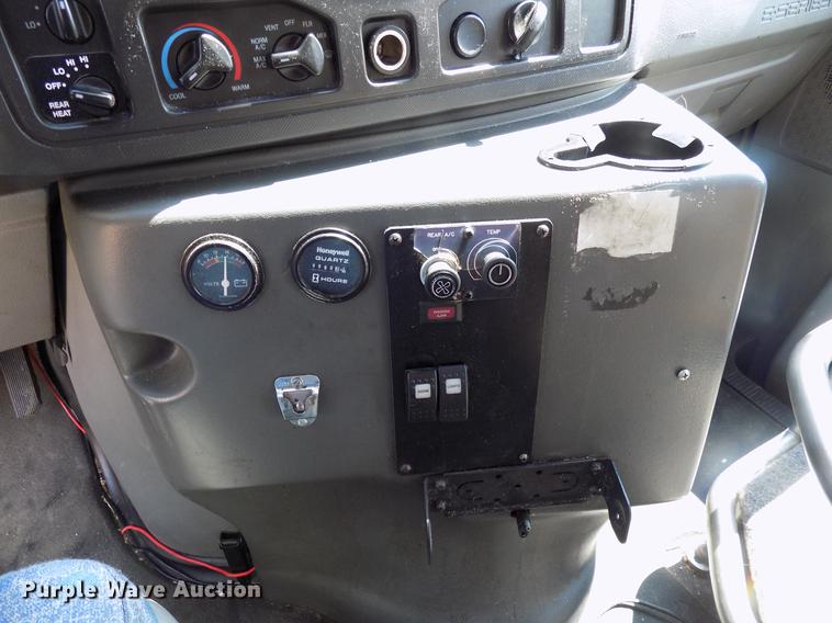image for item DB9526 2012 Ford Econoline E450 shuttle bus