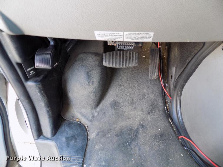 image for item DB9526 2012 Ford Econoline E450 shuttle bus