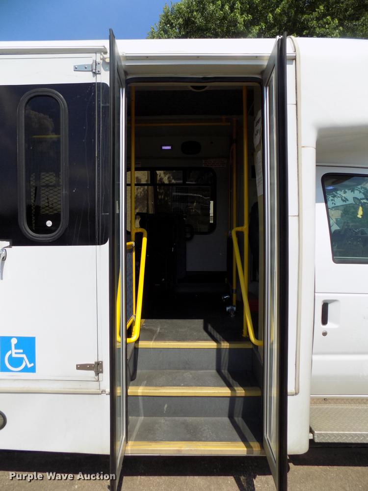 image for item DB9526 2012 Ford Econoline E450 shuttle bus