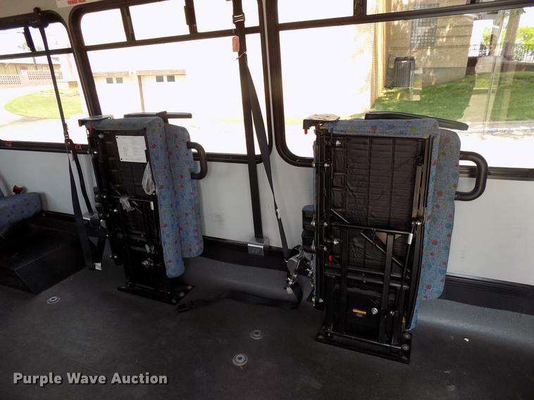 image for item DB9526 2012 Ford Econoline E450 shuttle bus