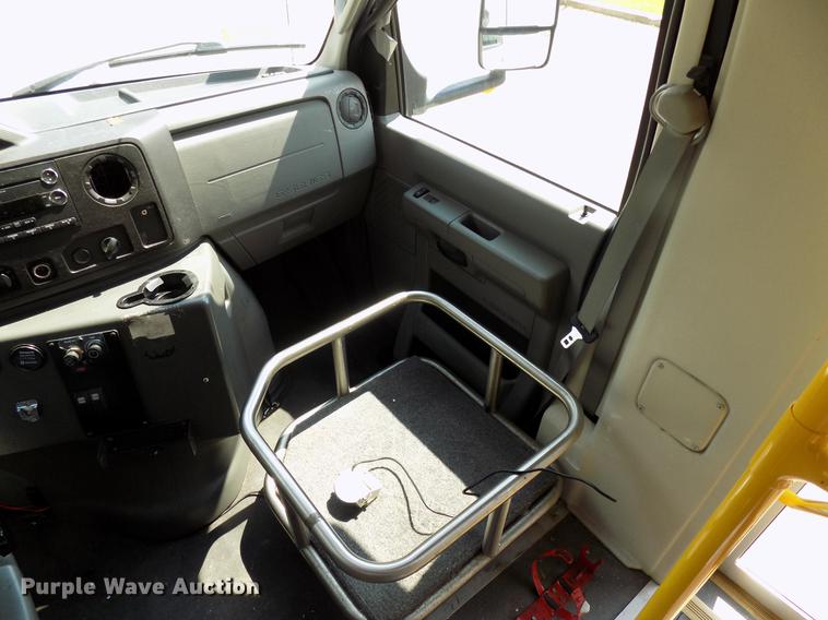 image for item DB9526 2012 Ford Econoline E450 shuttle bus