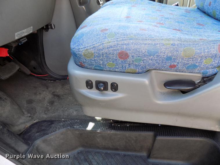 image for item DB9526 2012 Ford Econoline E450 shuttle bus