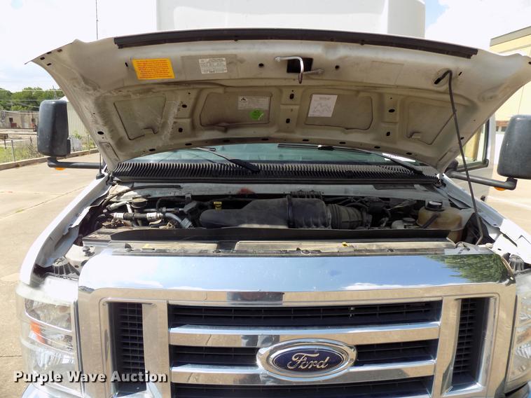 image for item DB9526 2012 Ford Econoline E450 shuttle bus