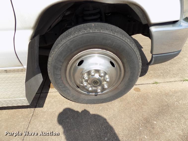 image for item DB9526 2012 Ford Econoline E450 shuttle bus