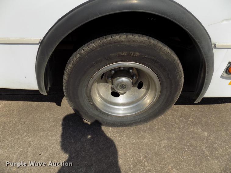 image for item DB9526 2012 Ford Econoline E450 shuttle bus