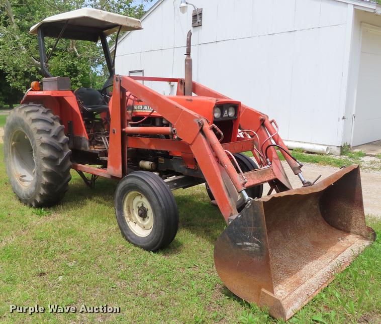 image for item DD6167 1982 Allis Chalmers 6140 tractor