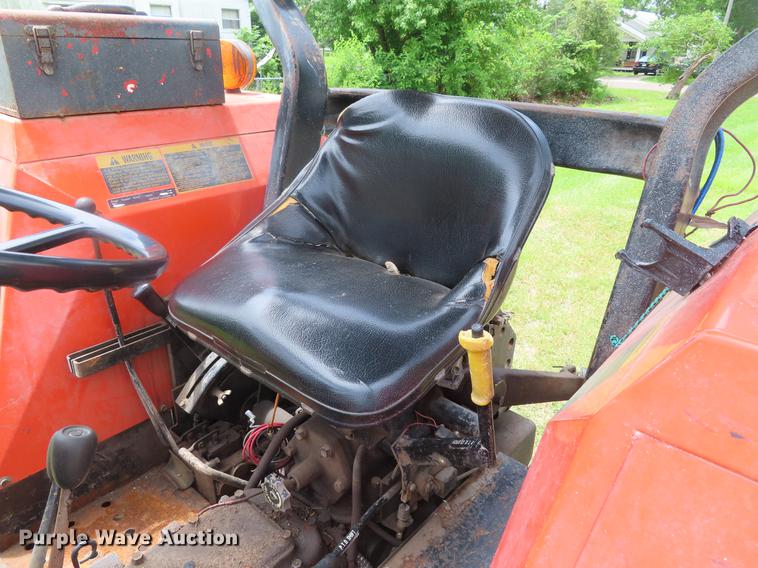image for item DD6167 1982 Allis Chalmers 6140 tractor
