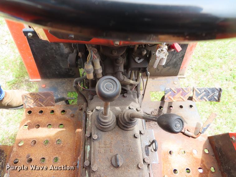 image for item DD6167 1982 Allis Chalmers 6140 tractor