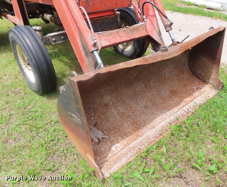 image for item DD6167 1982 Allis Chalmers 6140 tractor