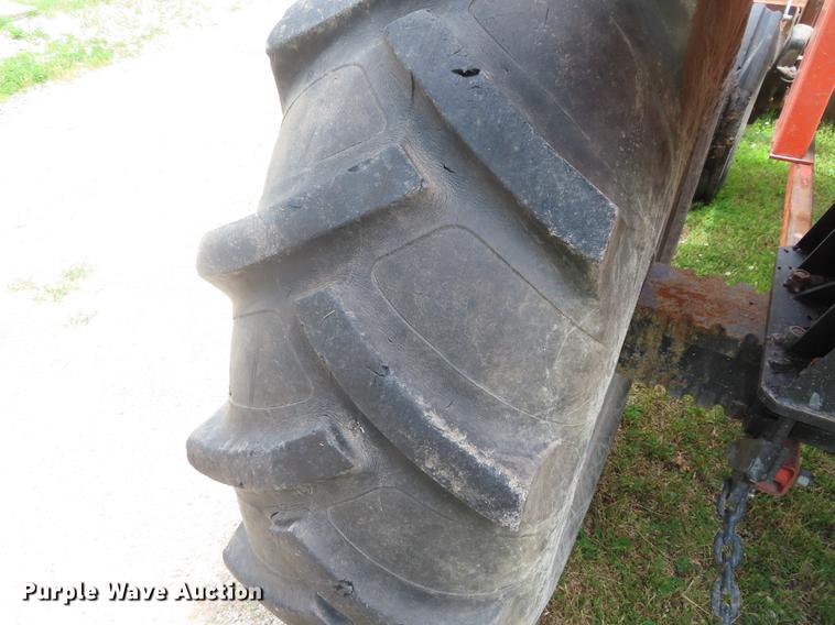 image for item DD6167 1982 Allis Chalmers 6140 tractor