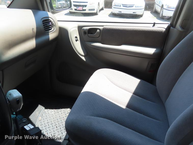 image for item DD6174 2001 Dodge Grand Caravan van