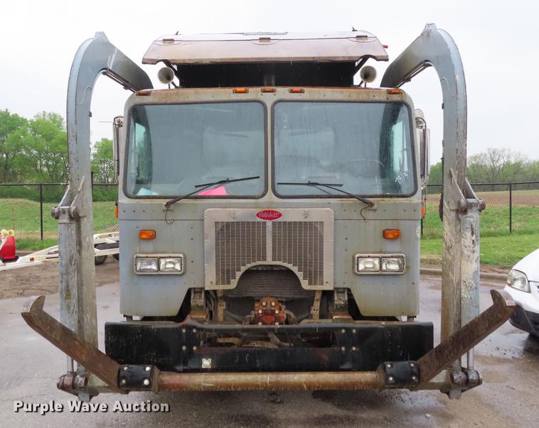 image for item DE3439 2010 Peterbilt 320 refuse truck