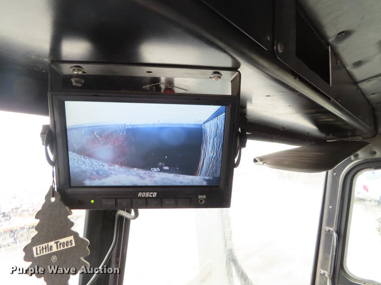 image for item DE3439 2010 Peterbilt 320 refuse truck