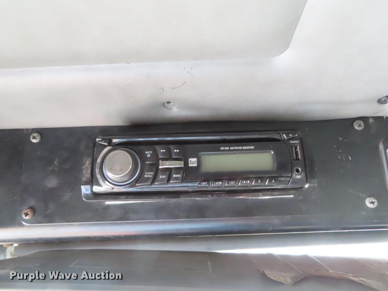 image for item DE3439 2010 Peterbilt 320 refuse truck