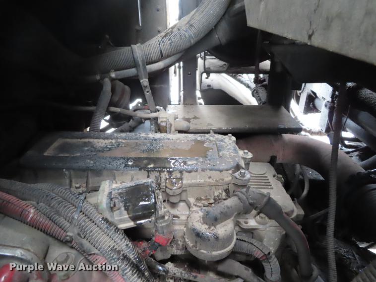 image for item DE3439 2010 Peterbilt 320 refuse truck