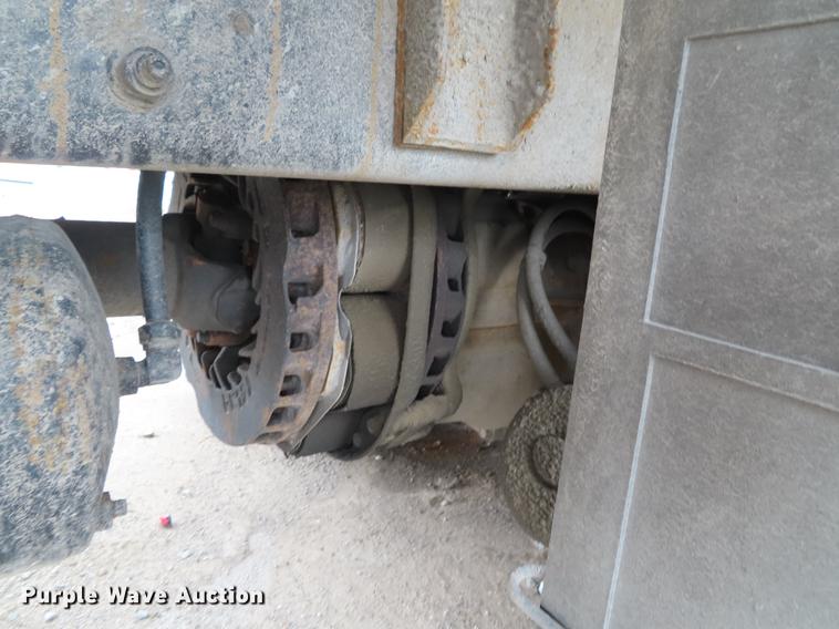 image for item DE3439 2010 Peterbilt 320 refuse truck