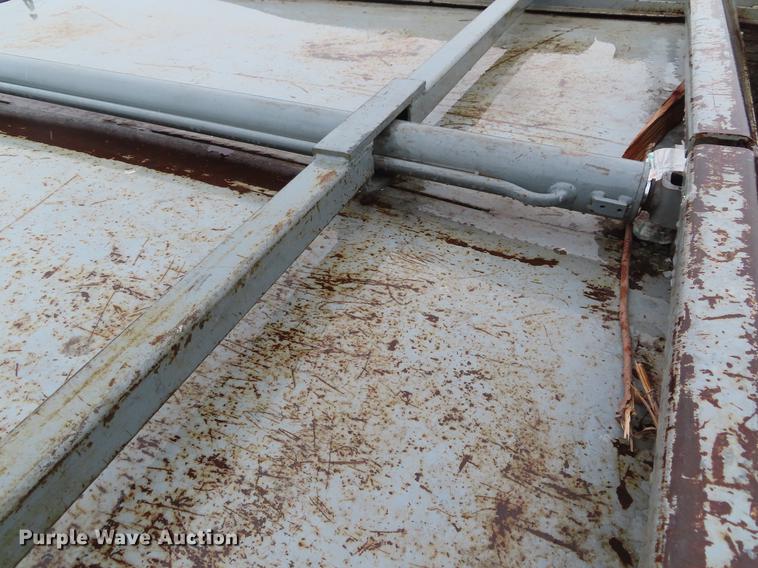 image for item DE3439 2010 Peterbilt 320 refuse truck