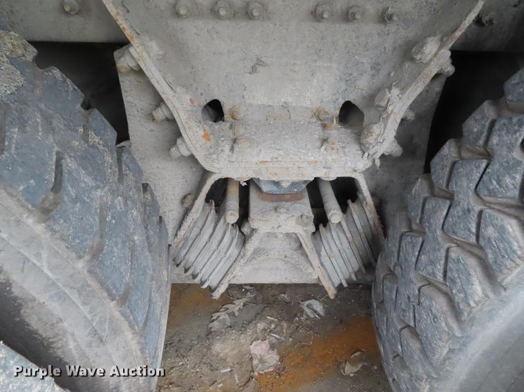 image for item DE3439 2010 Peterbilt 320 refuse truck