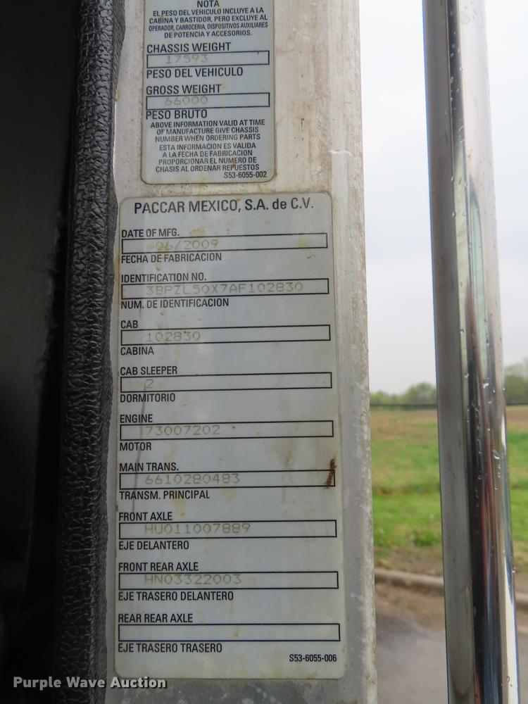 image for item DE3439 2010 Peterbilt 320 refuse truck