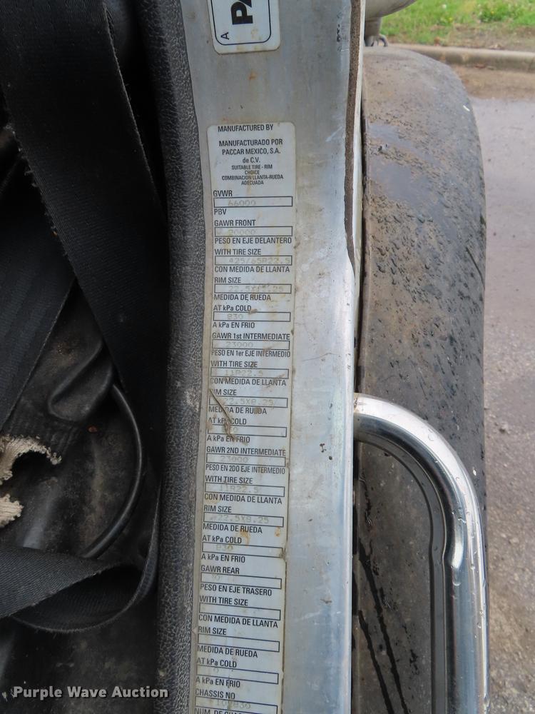 image for item DE3439 2010 Peterbilt 320 refuse truck