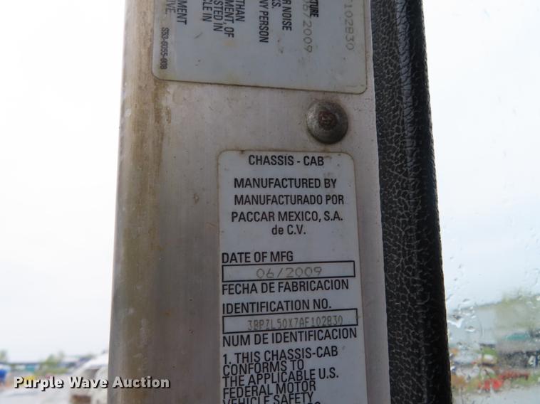 image for item DE3439 2010 Peterbilt 320 refuse truck