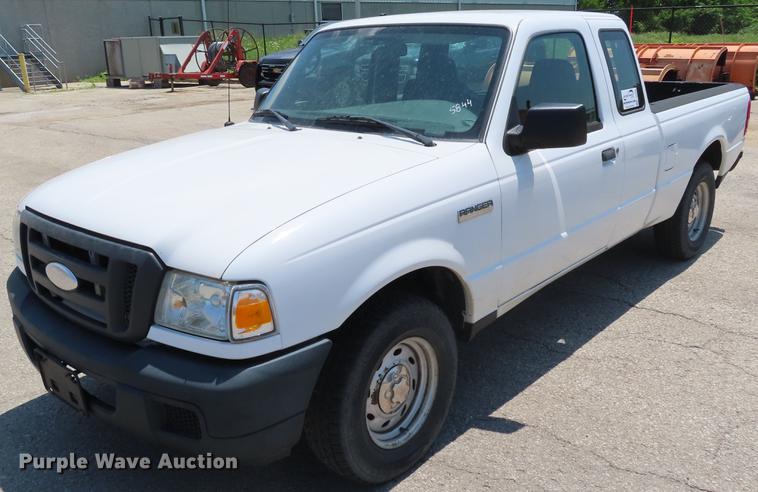 image for item DE3560 2006 Ford Ranger SuperCab pickup truck