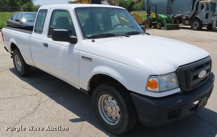 image for item DE3560 2006 Ford Ranger SuperCab pickup truck