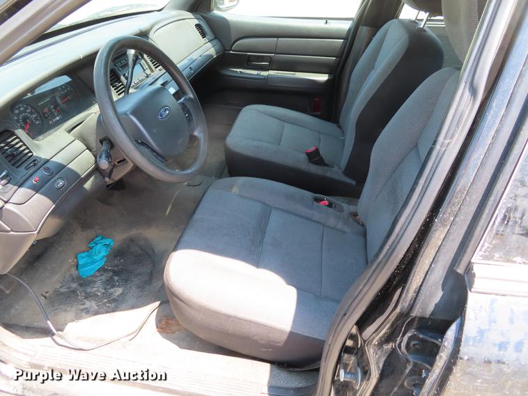image for item DE3561 2011 Ford Crown Victoria Police Interceptor