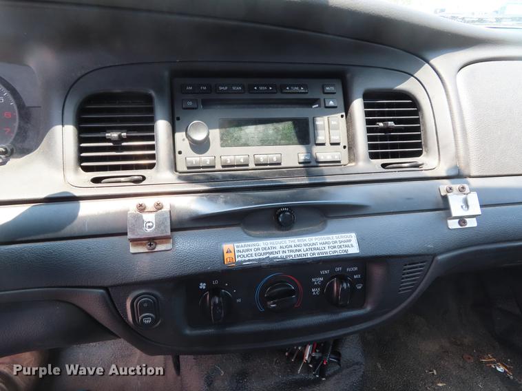 image for item DE3561 2011 Ford Crown Victoria Police Interceptor