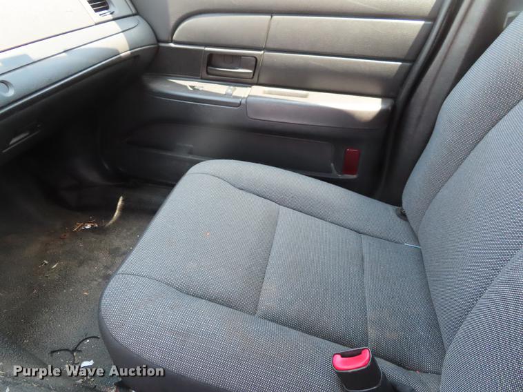 image for item DE3561 2011 Ford Crown Victoria Police Interceptor