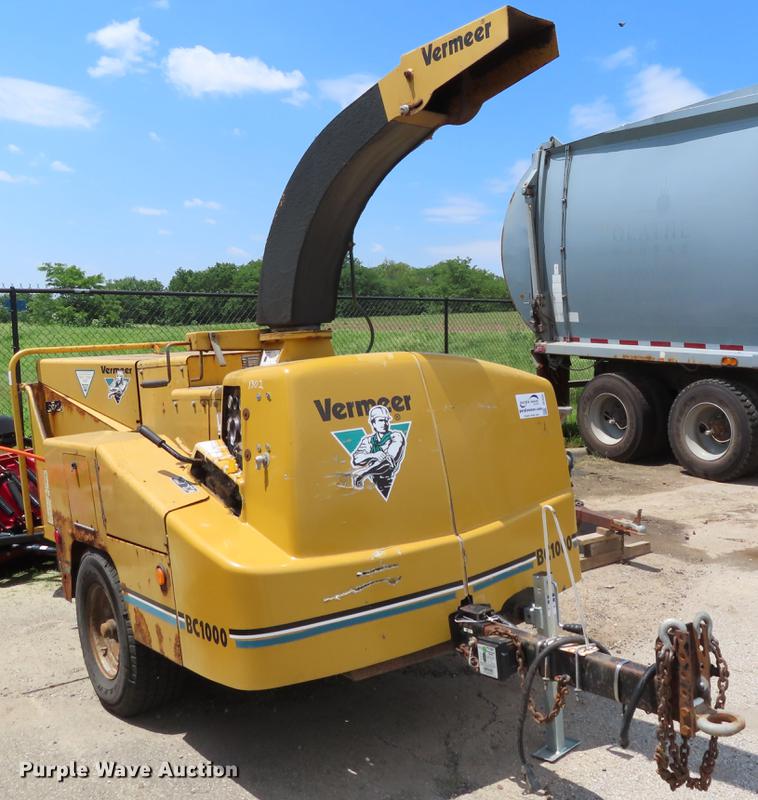 image for item DE3562 Vermeer BC1000 wood chipper