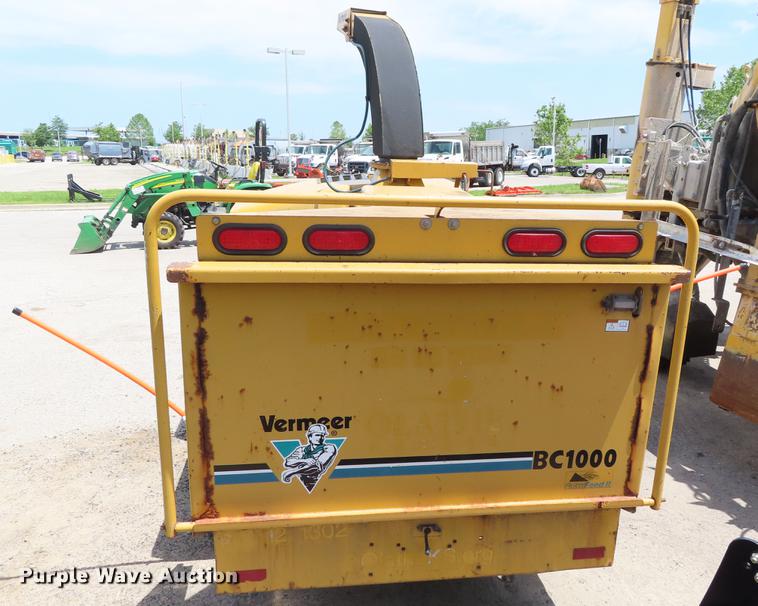 image for item DE3562 Vermeer BC1000 wood chipper