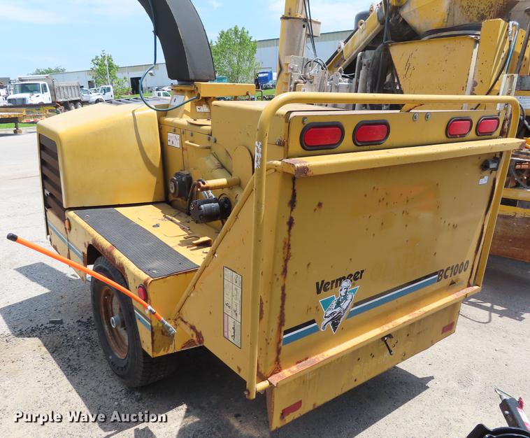 image for item DE3562 Vermeer BC1000 wood chipper