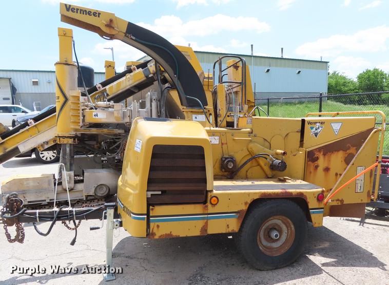 image for item DE3562 Vermeer BC1000 wood chipper