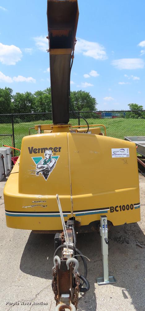 image for item DE3562 Vermeer BC1000 wood chipper